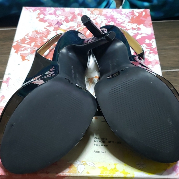 Black patent heels Chinese laundry size 8 - Picture 4 of 7